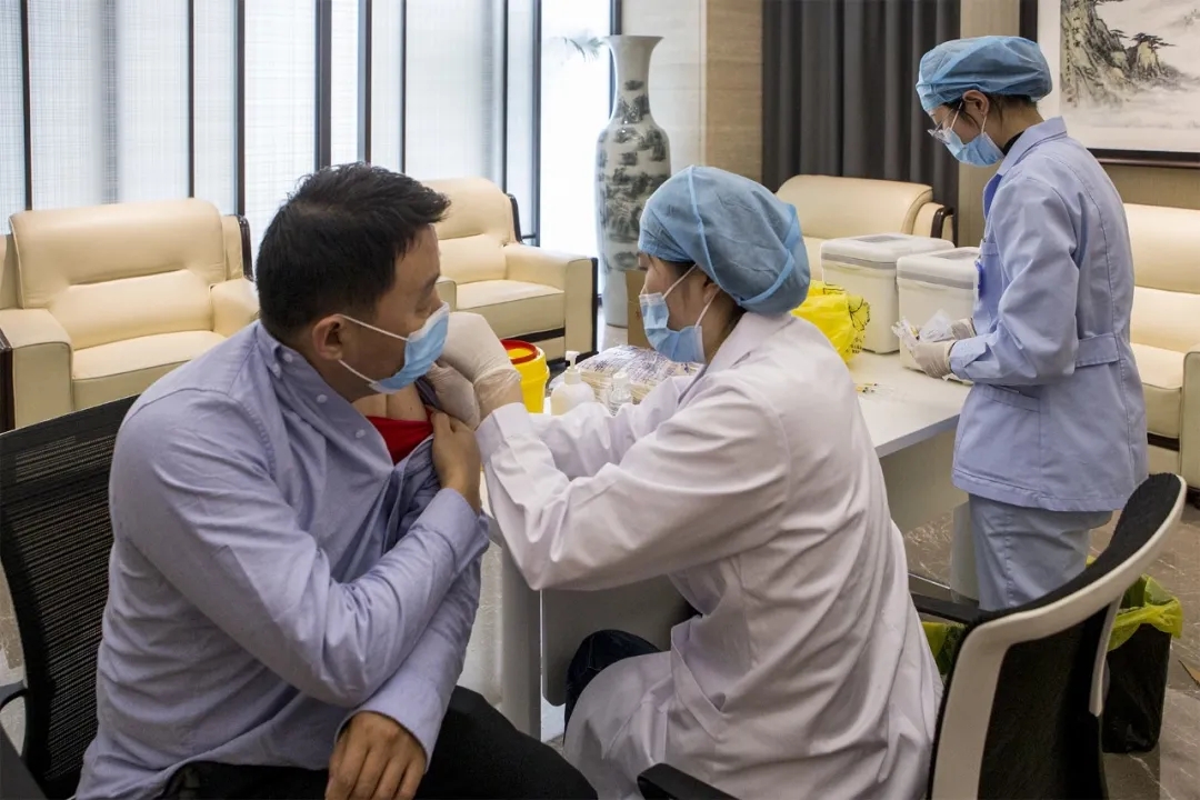 疫苗接種進(jìn)企業(yè)，貼心服務(wù)暖人心